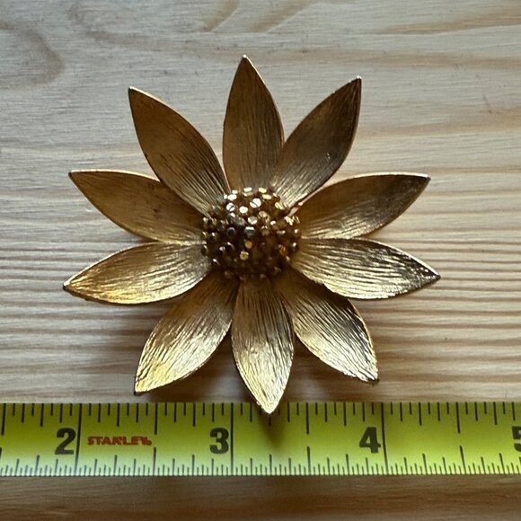 Vintage Gold-Tone Flower Brooch Pin By BSK - Picture 5 of 5